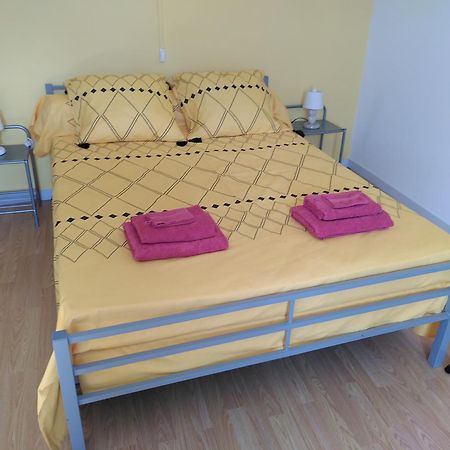 Au Nid De Mes Anges Bed & Breakfast Entrecasteaux Luaran gambar