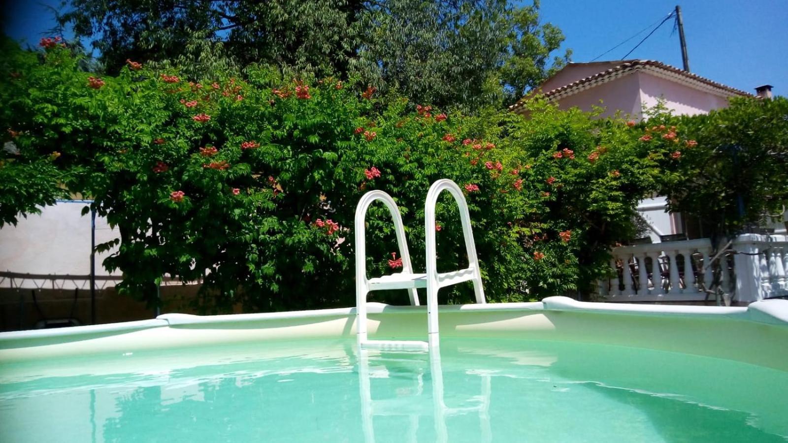 Au Nid De Mes Anges Bed & Breakfast Entrecasteaux Luaran gambar