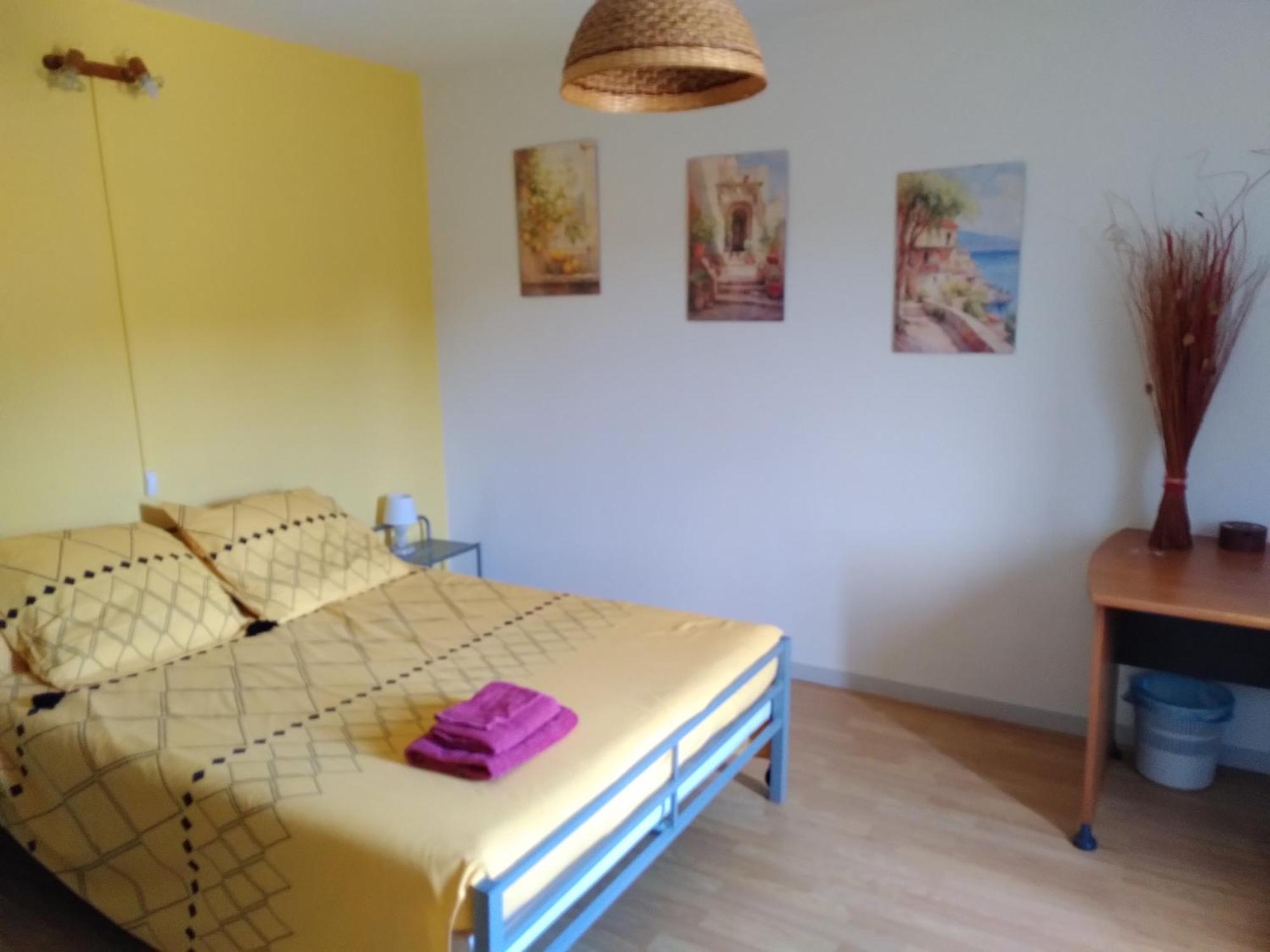 Au Nid De Mes Anges Bed & Breakfast Entrecasteaux Luaran gambar